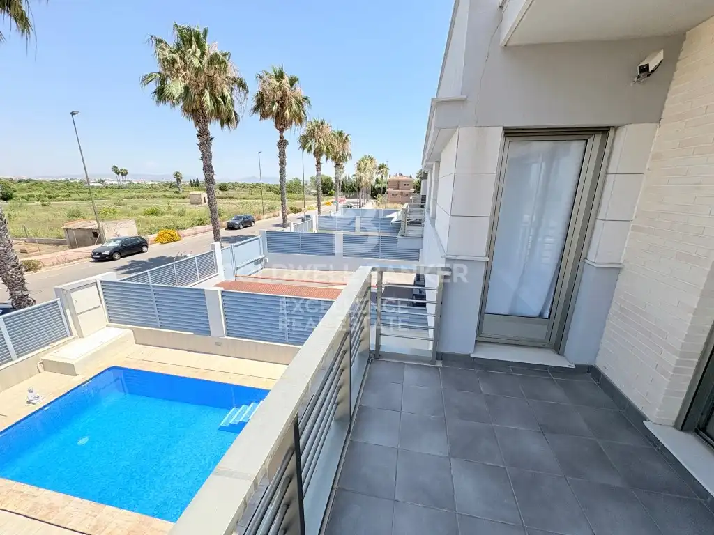 Terrassa de Casa adosada en venda en Burriana / Borriana amb Jardí privat, Terrassa i Piscina