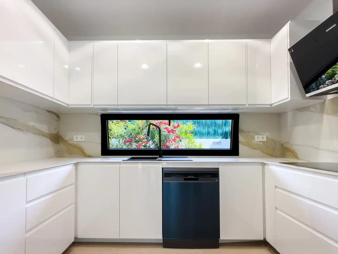 Cocina de Casa o chalet en venta en Estepona con Aire acondicionado, Jardín privado y Terraza