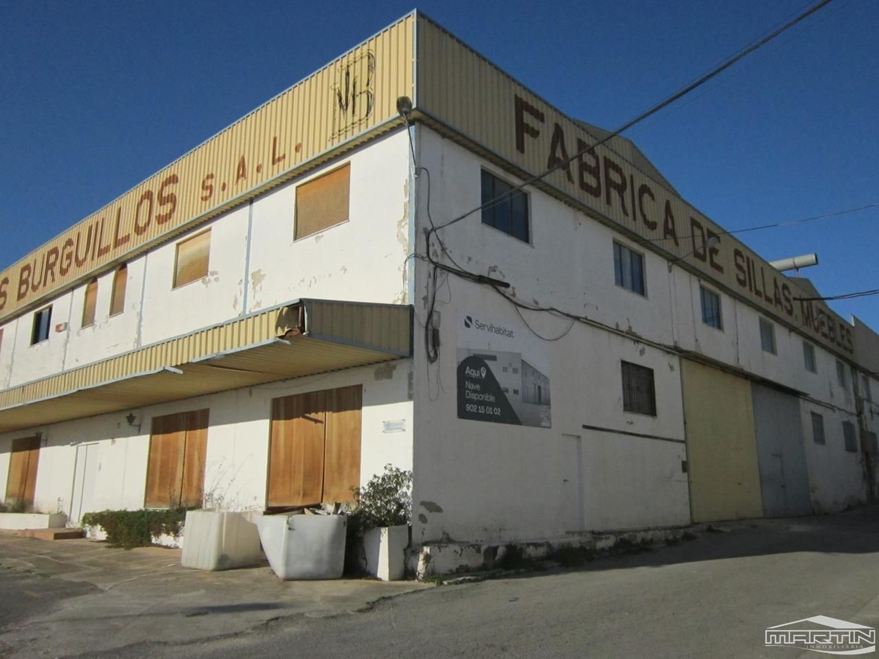 Vista exterior de Nau industrial en venda en Lucena