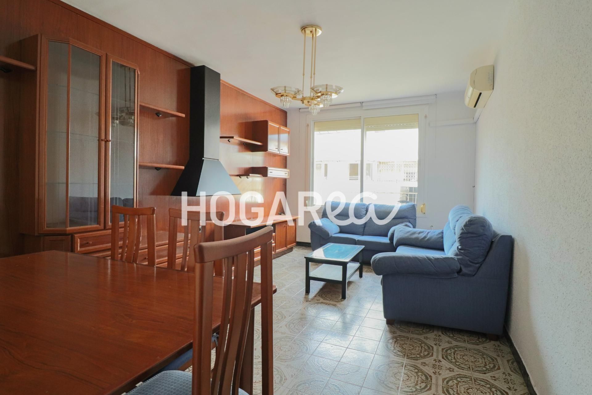 Sala d'estar de Pis en venda en L'Hospitalet de Llobregat amb Aire condicionat