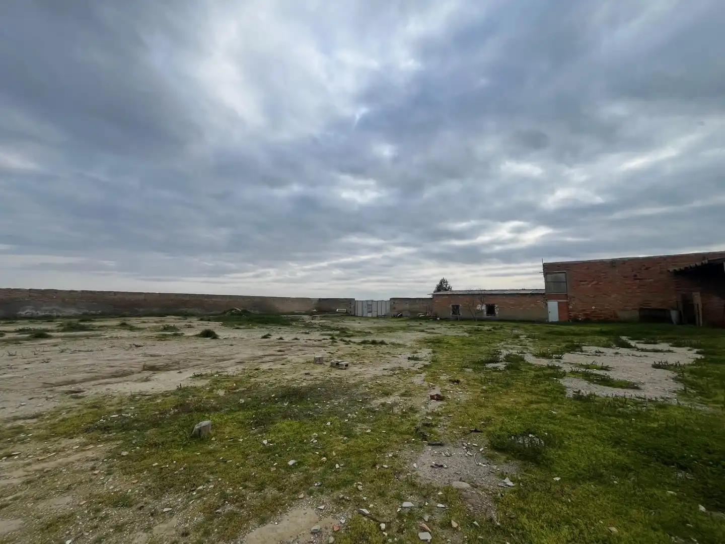 Terreno industrial en venta en Bellvís