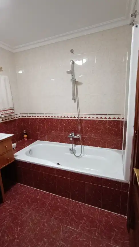 Badezimmer von Wohnung zum Verkauf in Valladolid mit Heizung, Privatgarten und Abstellraum