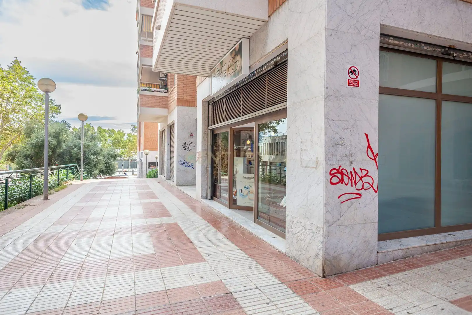 Vista exterior de Local en traspaso en Badalona