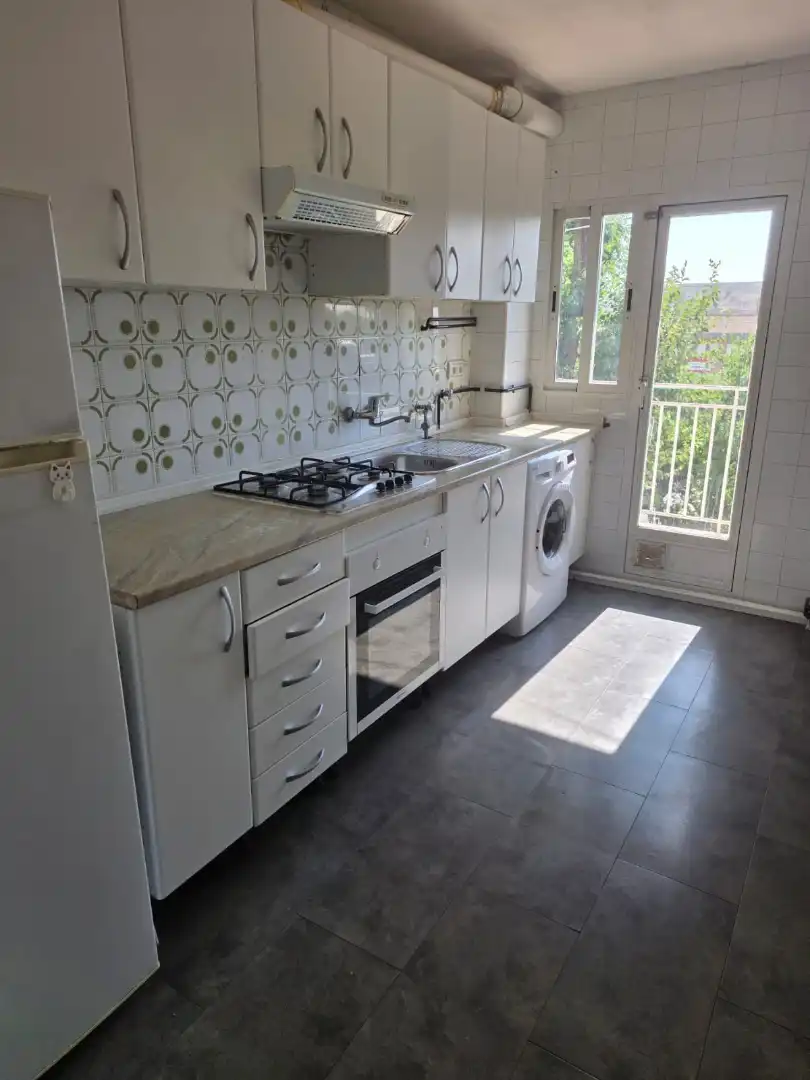 Küche von Wohnung zum Verkauf in Madrid mit Heizung, Terrasse und Abstellraum