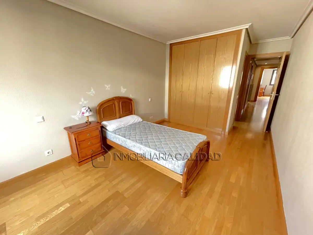 Bedroom of Flat for rent in Burgos  with Heating and Furnished