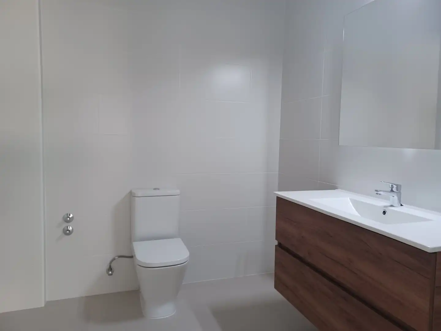 Badezimmer von Fabrikhallen zur Miete in Ontinyent