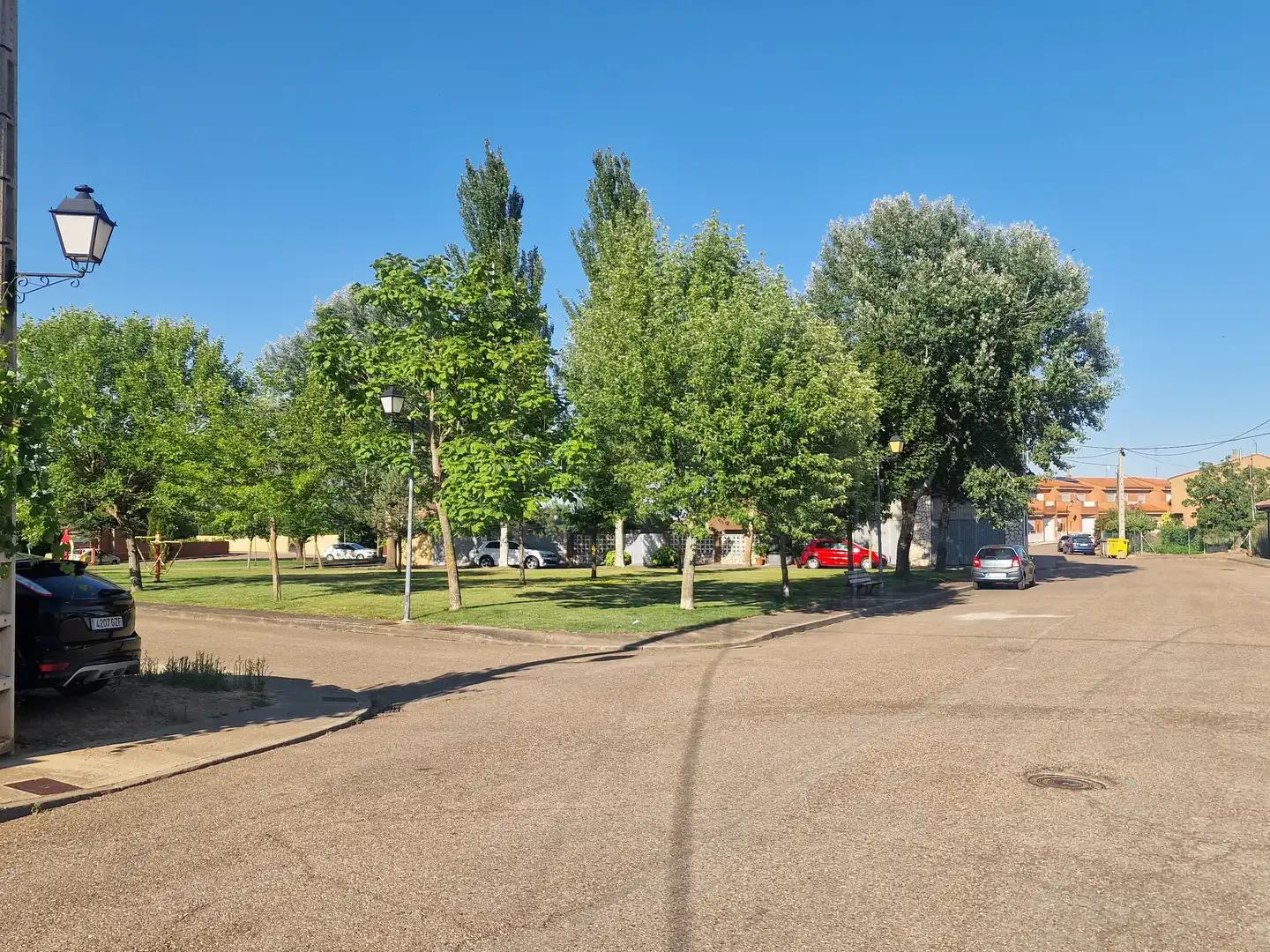 Vista exterior de Finca rústica en venda en Valverde de la Virgen amb Calefacció