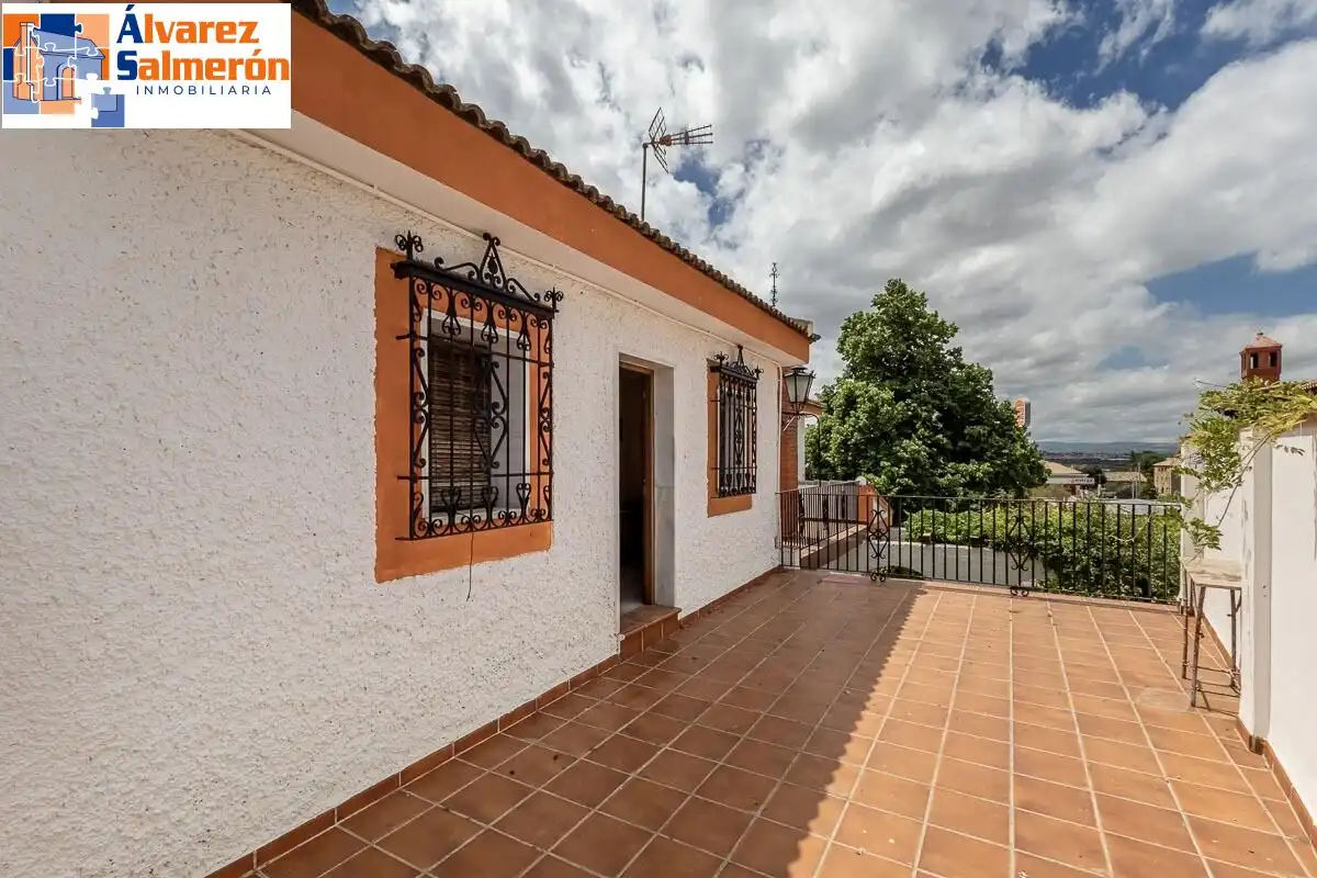 Vista exterior de Casa o chalet en venta en Huétor Vega con Aire acondicionado, Calefacción y Jardín privado