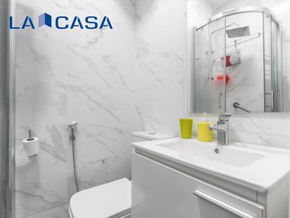 Bathroom of Flat for sale in  Madrid Capital  with Heating