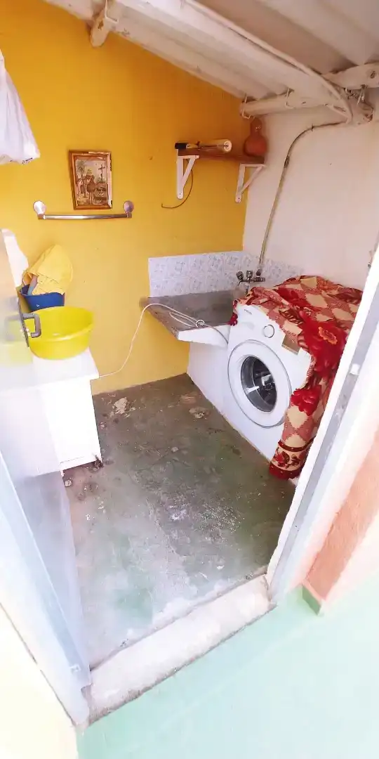 Bany de Casa adosada de lloguer en Cuevas del Becerro amb Aire condicionat, Moblat i Rentadora