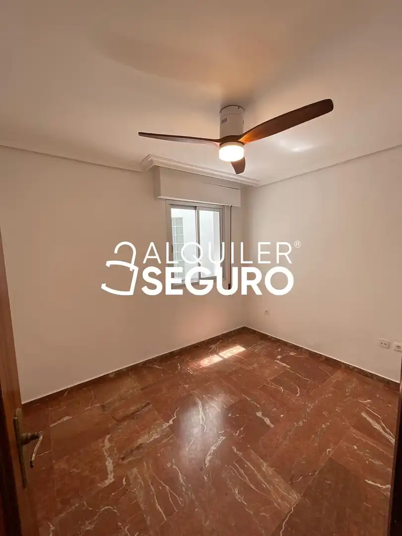 Dormitori de Pis de lloguer en Sevilla amb Aire condicionat i Terrassa