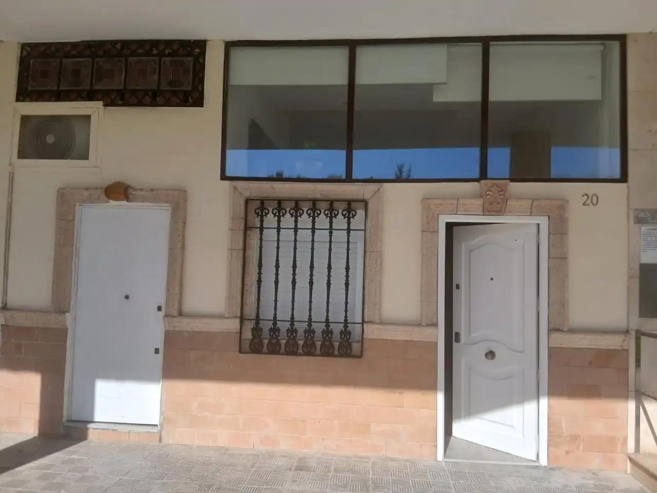 Exterior view of Study for rent in Sevilla  with Air Conditioner and Furnished