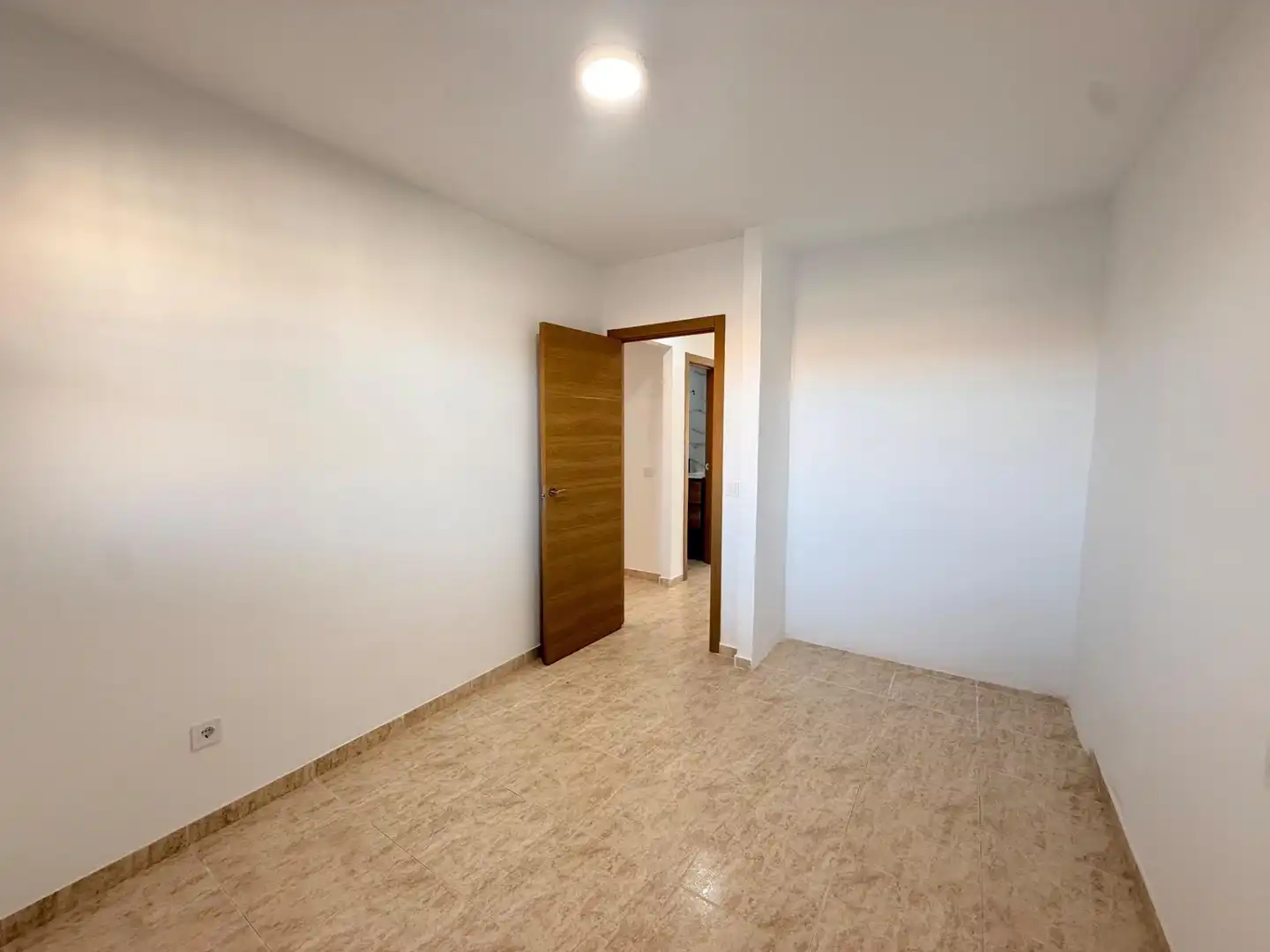 Piso en venta en Roquetas de Mar con Jardín privado, Terraza y Piscina comunitaria