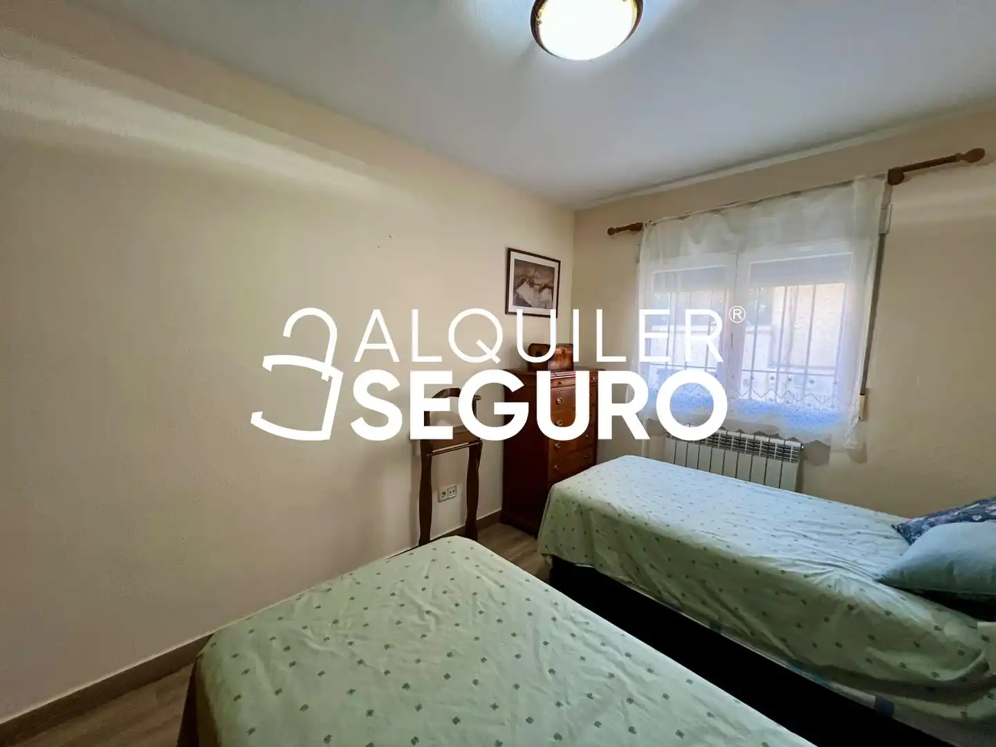 Schlafzimmer von Wohnung zur Miete in Madrid mit Heizung und Möbliert