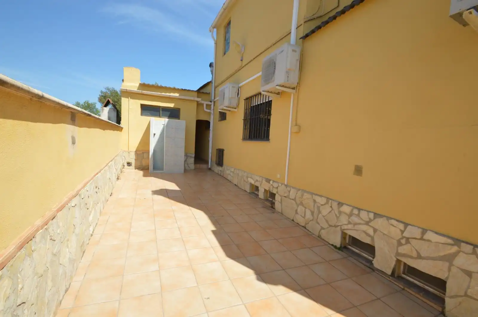 Vista exterior de Casa o xalet en venda en Vinaròs amb Aire condicionat, Calefacció i Jardí privat