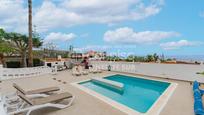 Vista exterior de Casa o xalet en venda en Granadilla de Abona amb Aire condicionat, Terrassa i Piscina