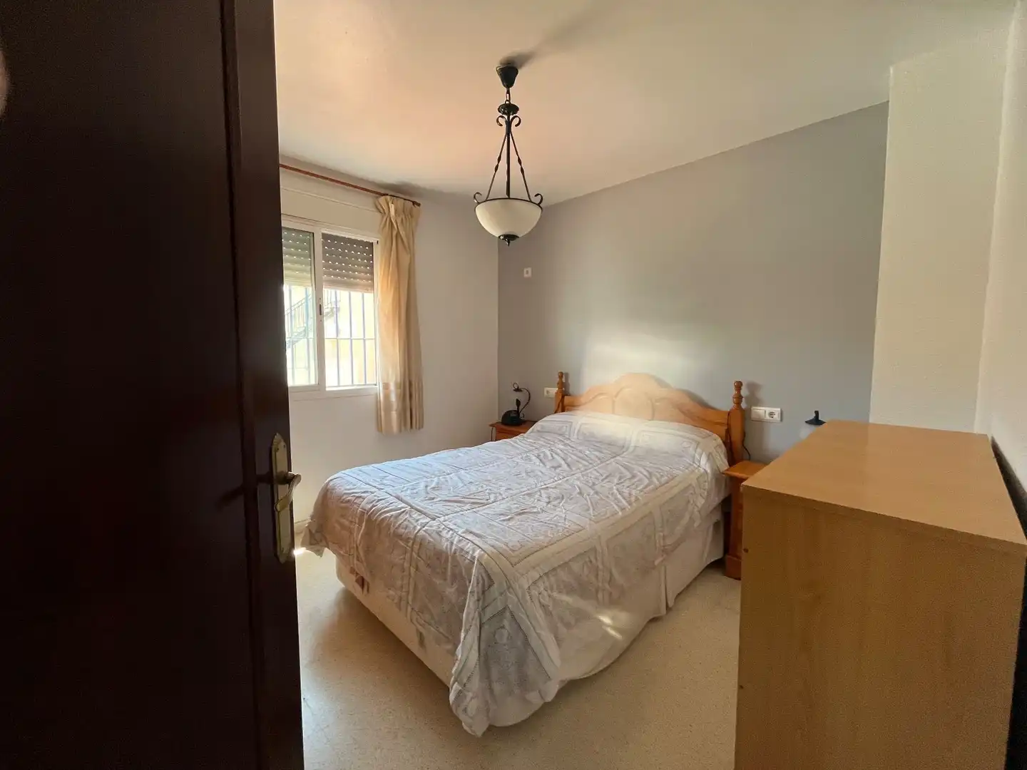 Schlafzimmer von Maisonette zum Verkauf in Chipiona mit Privatgarten, Terrasse und Möbliert