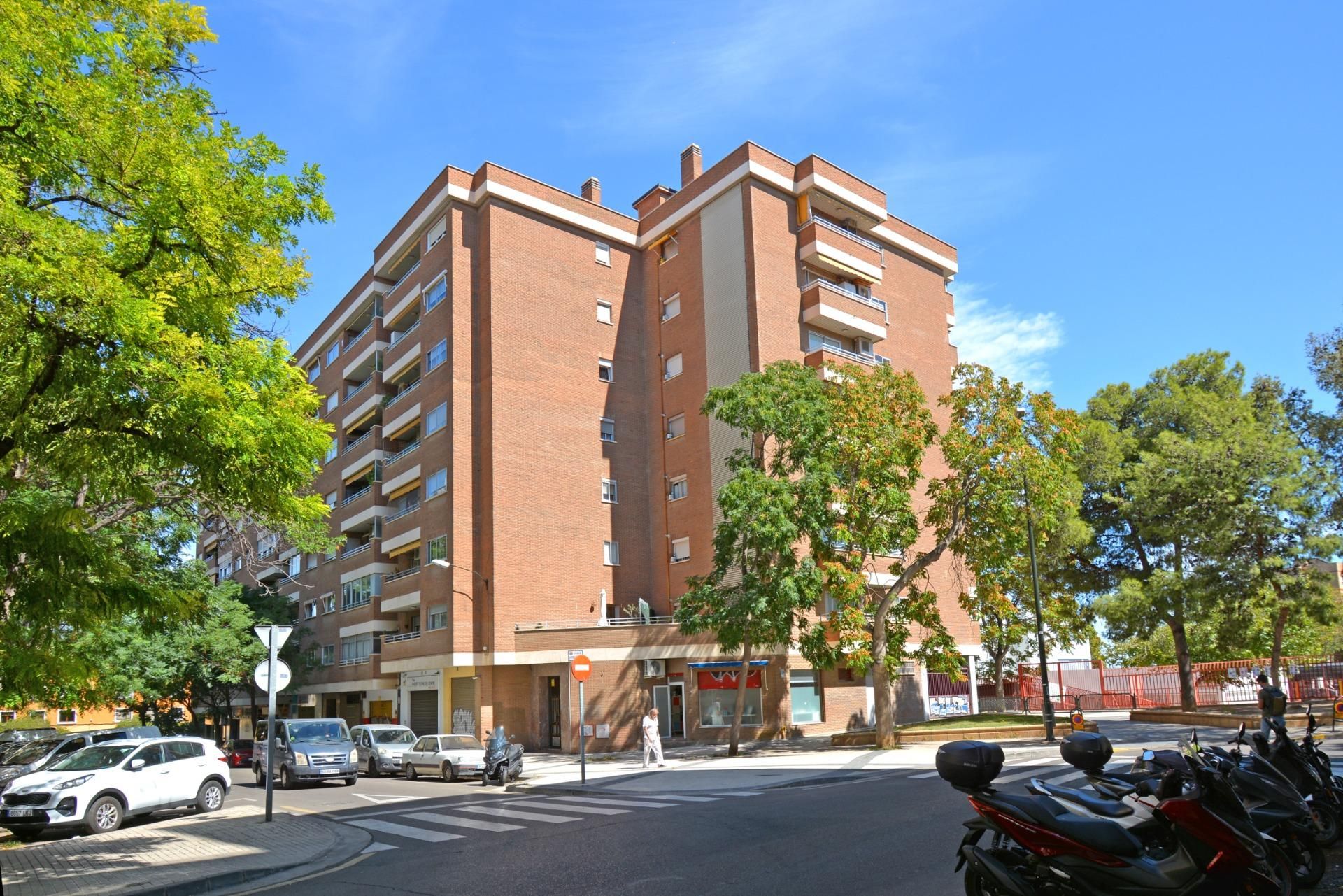 Vista exterior de Piso en venta en  Zaragoza Capital con Calefacción y Terraza