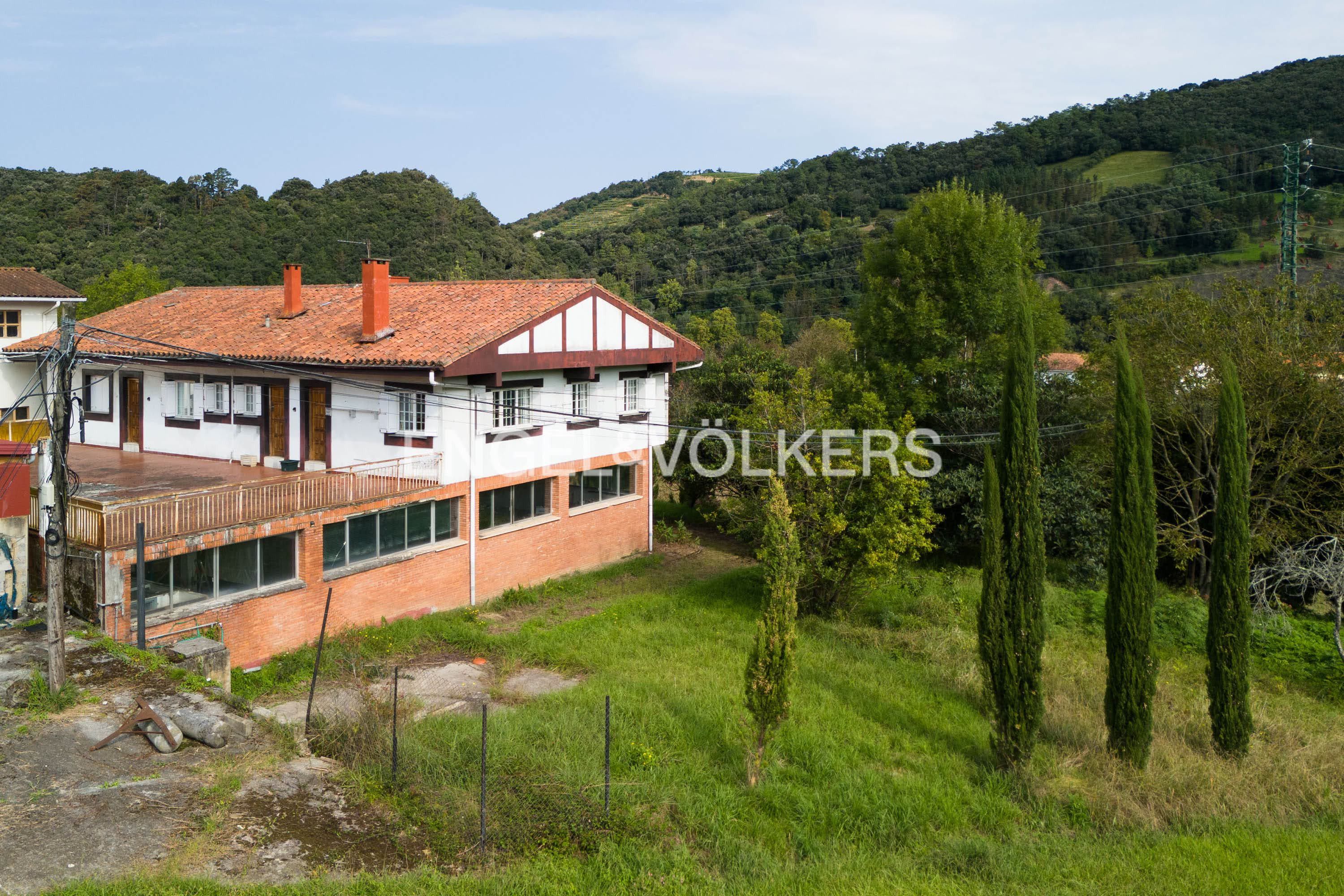 Vista exterior de Casa o xalet en venda en Zumaia amb Calefacció, Jardí privat i Terrassa