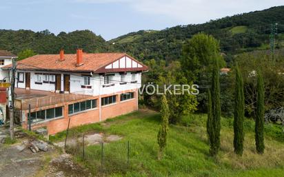 Vista exterior de Casa o xalet en venda en Zumaia amb Aire condicionat, Calefacció i Jardí privat