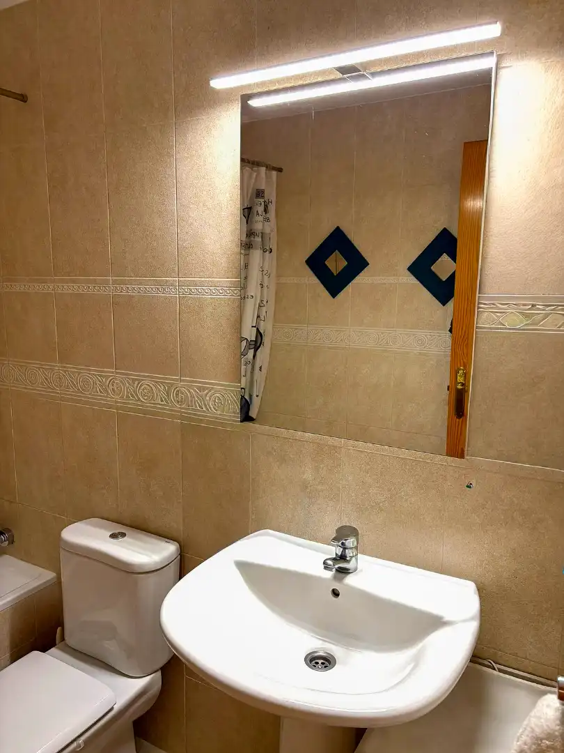 Badezimmer von Wohnung zum Verkauf in Fuengirola mit Klimaanlage, Terrasse und Möbliert