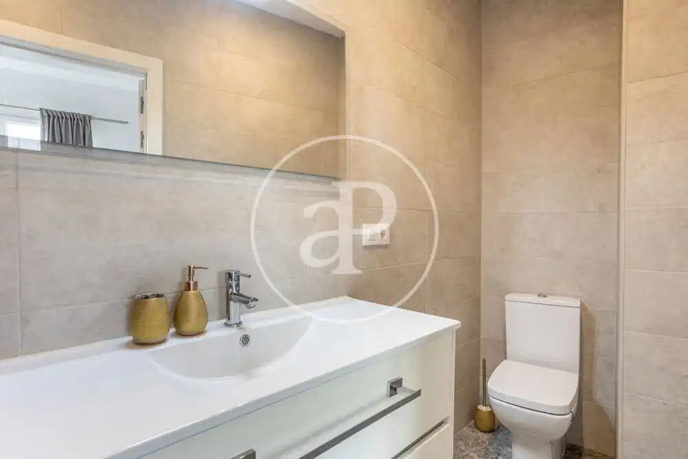 Badezimmer von Wohnung zur Miete in Valencia mit Klimaanlage, Terrasse und Möbliert