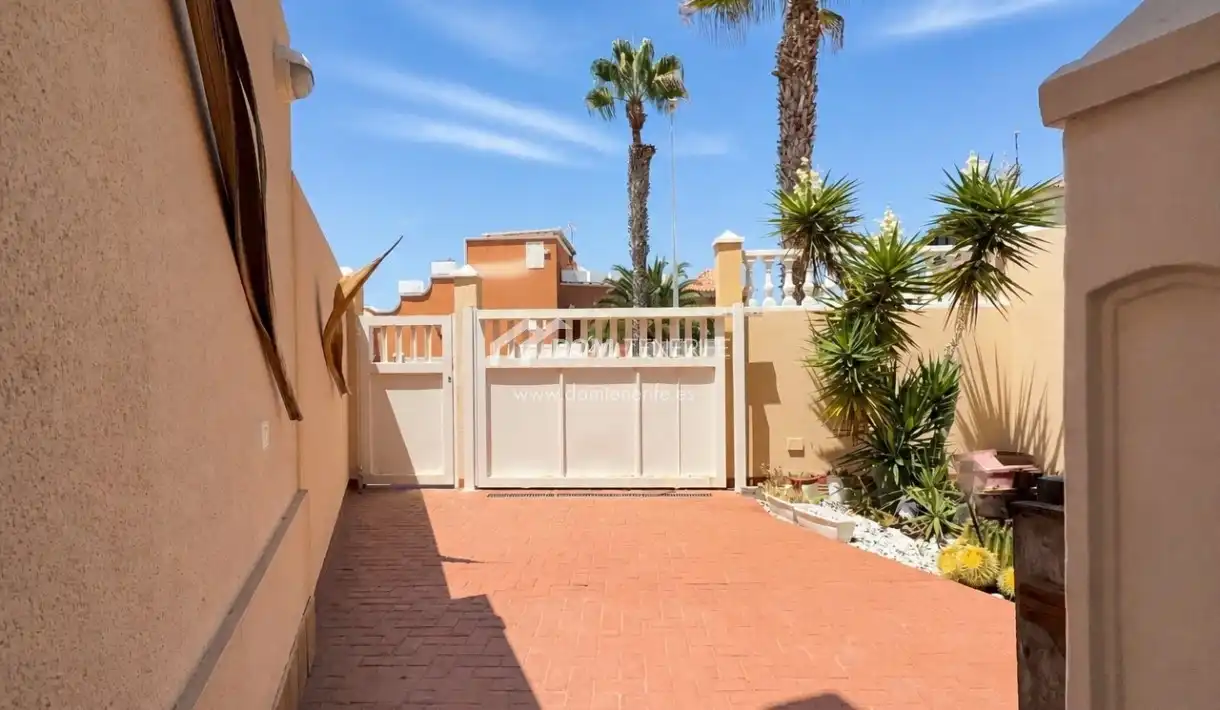 Exterior view of Ground floor for rent in Adeje  with Terrace, Swimming Pool and Furnished