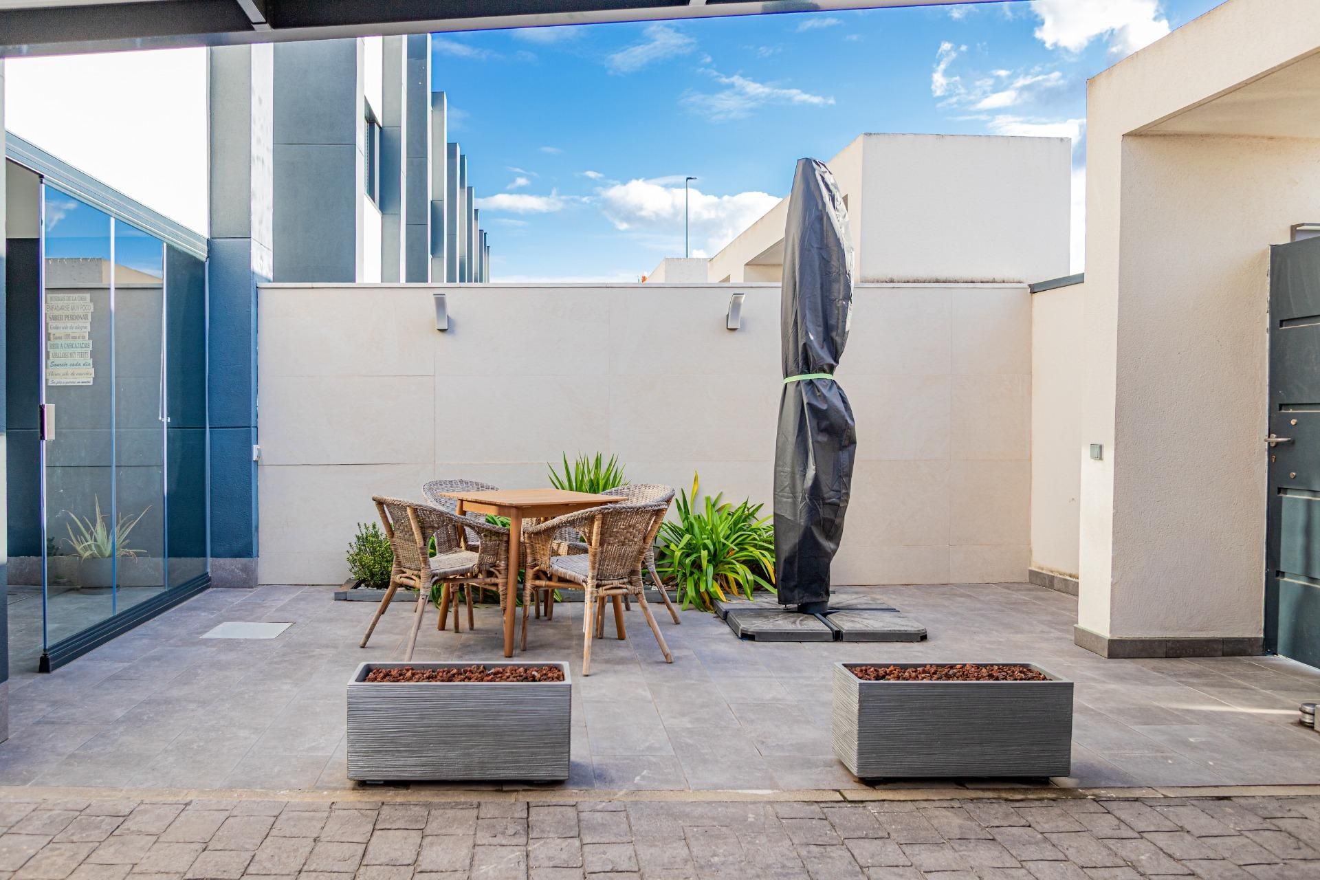 Terrassa de Casa o xalet en venda en Arroyomolinos (Madrid) amb Aire condicionat, Jardí privat i Traster