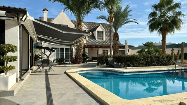 Casa-chalet en Venta en Calle GAVINA LA en Bellavista - Capiscol - Frank Espinós