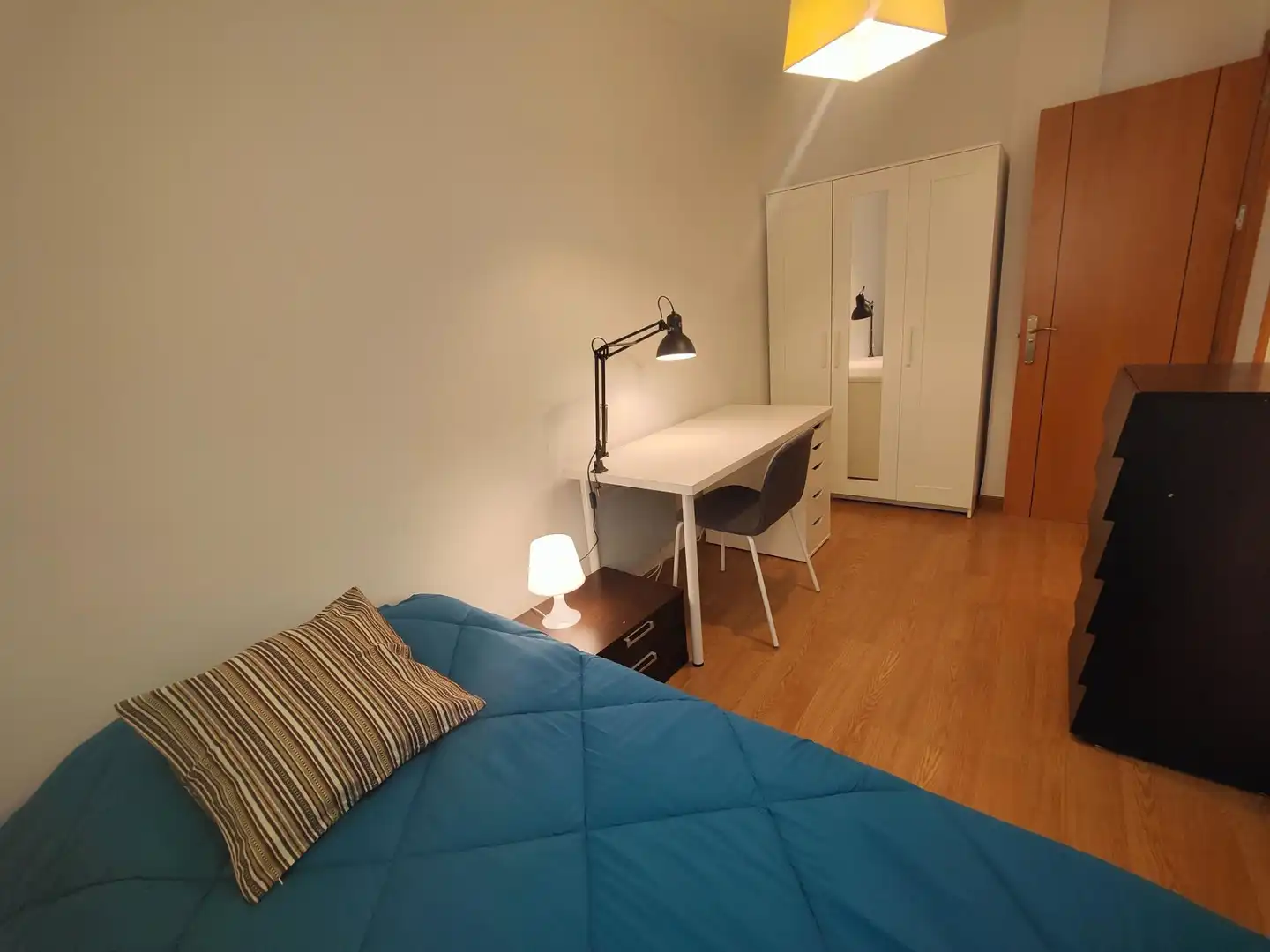 Habitación de Piso de alquiler en Granada con Aire acondicionado, Calefacción y Amueblado