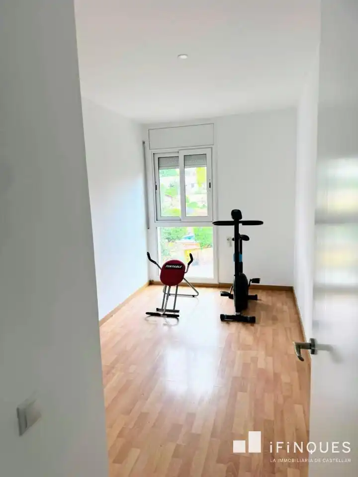 Dormitori de Casa o xalet en venda en Rubí amb Terrassa, Piscina i Internet