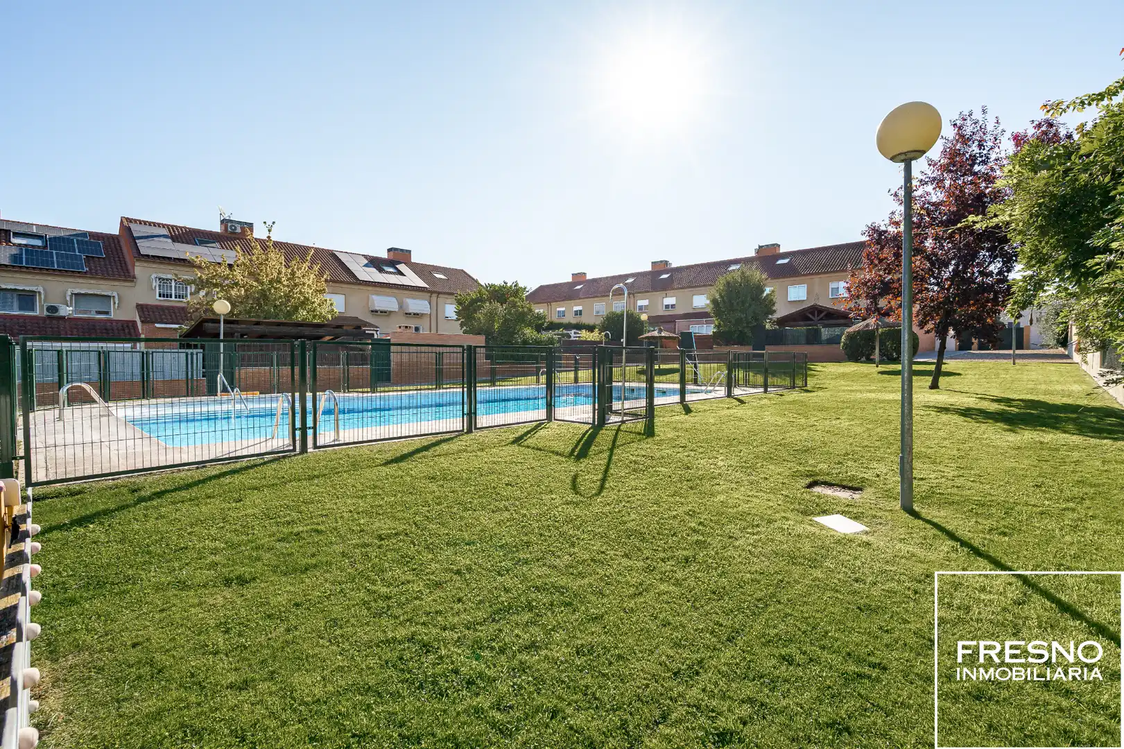 Swimming pool of Detached homes for sale in Cobeña, Madrid