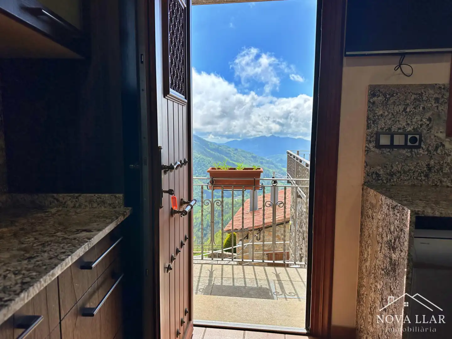 Terrasse von Einfamilien-Reihenhaus zum Verkauf in Vilallonga de Ter mit Heizung, Privatgarten und Terrasse