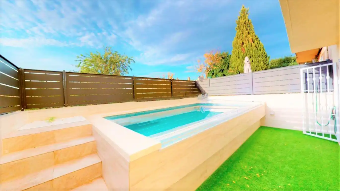 Piscina de Dúplex de alquiler en Murcia con Aire acondicionado, Jardín privado y Terraza