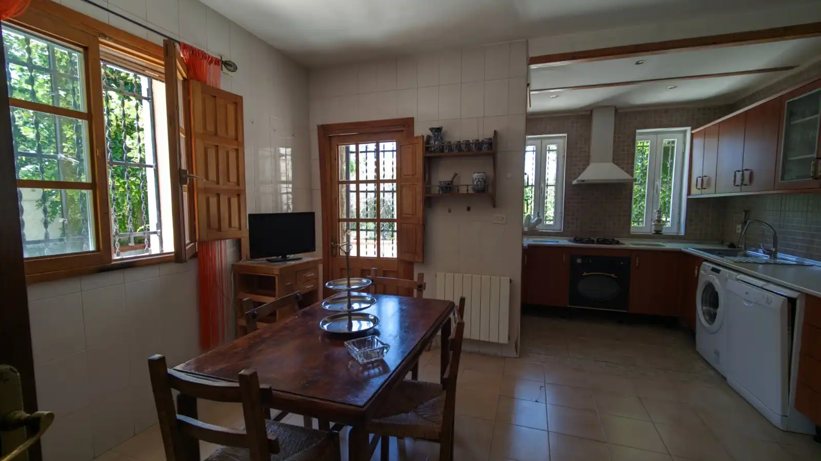 Cuina de Casa o xalet en venda en La Zubia amb Aire condicionat, Jardí privat i Traster