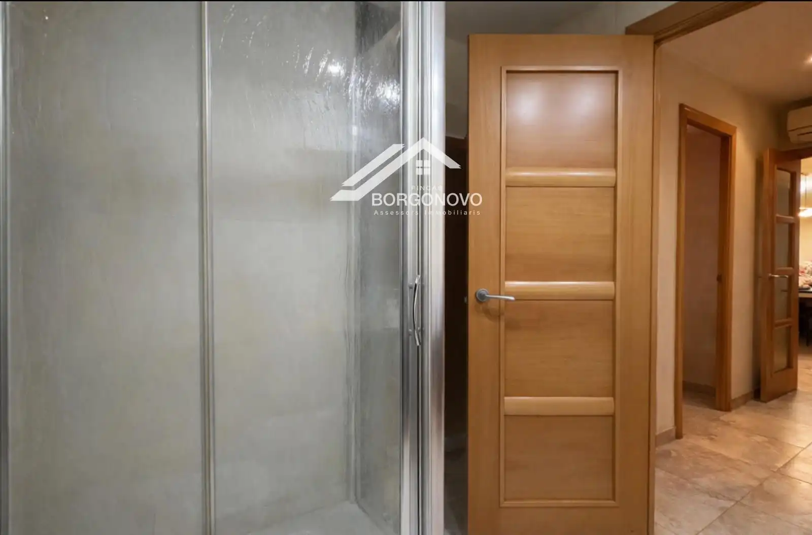 Badezimmer von Wohnung zum Verkauf in Barcelona mit Klimaanlage, Heizung und Terrasse