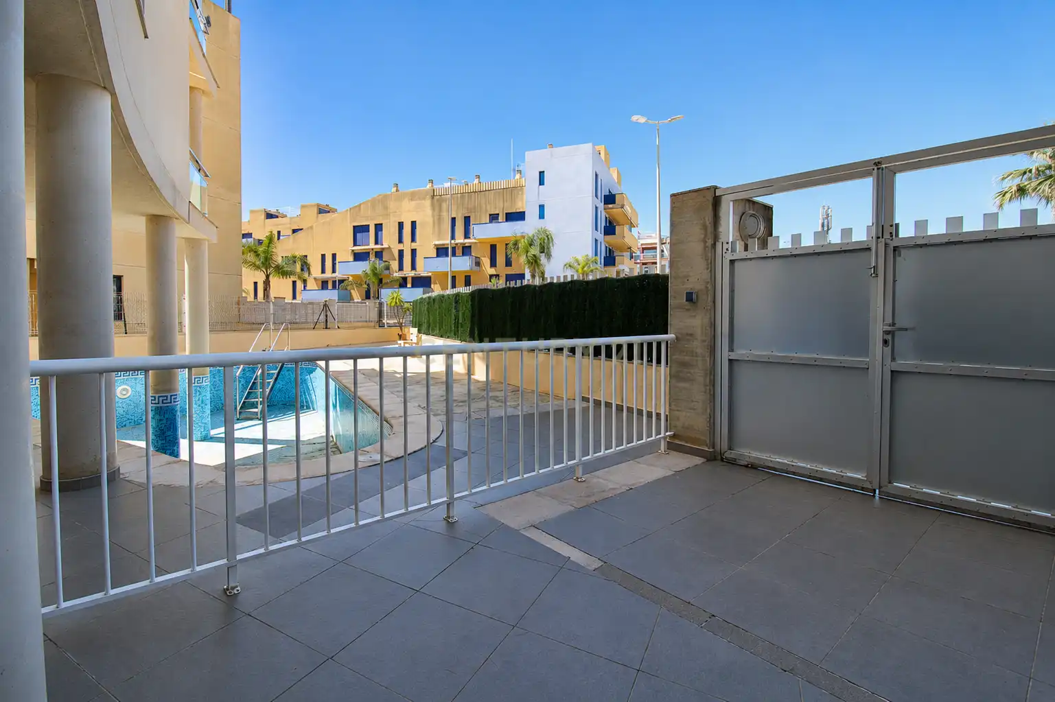 Schwimmbecken von Wohnungen zur Miete in Bellreguard mit Balkon
