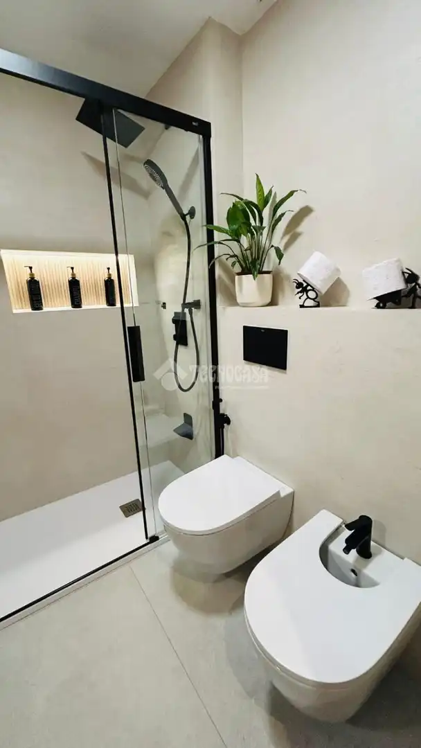 Baño de Piso en venta en Madrid con Aire acondicionado, Calefacción y Jardín privado