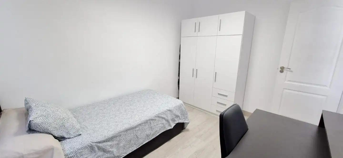 Bedroom of Ground floor for share in Elche / Elx  with Air Conditioner and Furnished
