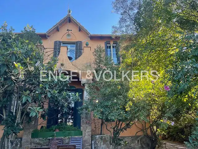Vista exterior de Casa o xalet en venda en Barcelona amb Calefacció, Jardí privat i Terrassa