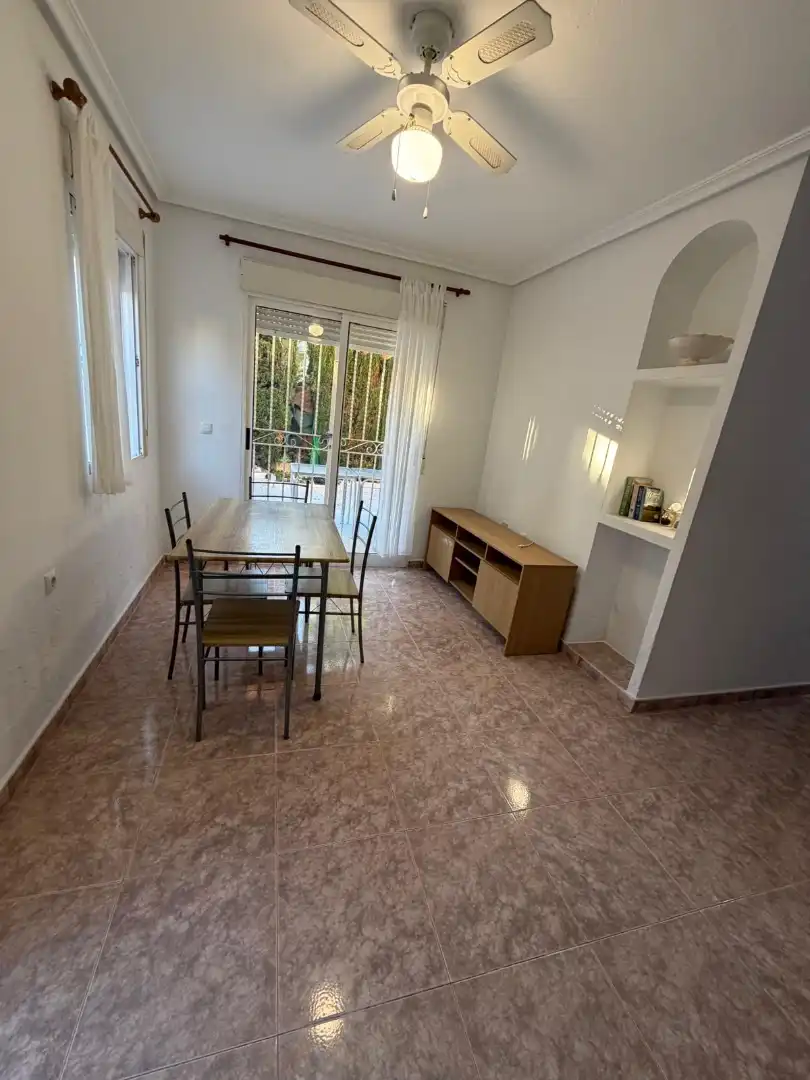 Menjador de Casa adosada en venda en Torrevieja amb Aire condicionat, Calefacció i Jardí privat