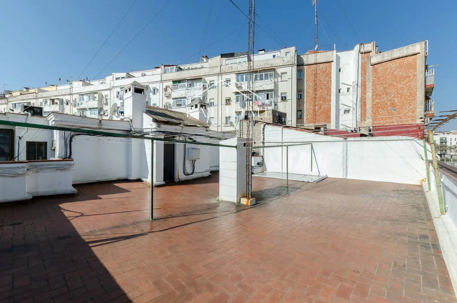 Vista exterior de Piso en venta en Badalona con Aire acondicionado, Calefacción y Terraza