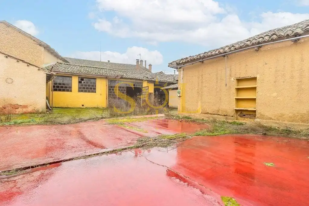 Local en venta en Gordoncillo con Parquet