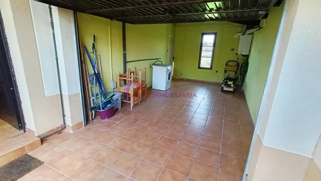 Einfamilien-Reihenhaus zum Verkauf in Cardeñadijo mit Heizung, Privatgarten und Terrasse