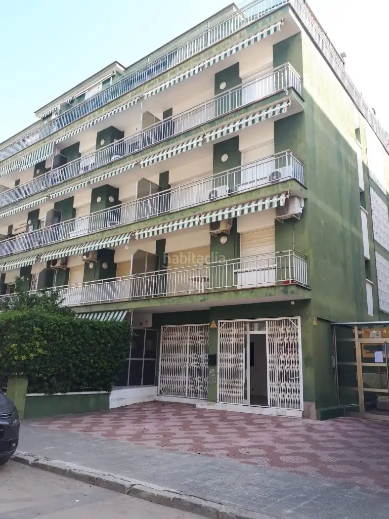 Bajo en venta en Carrer del Besòs 4