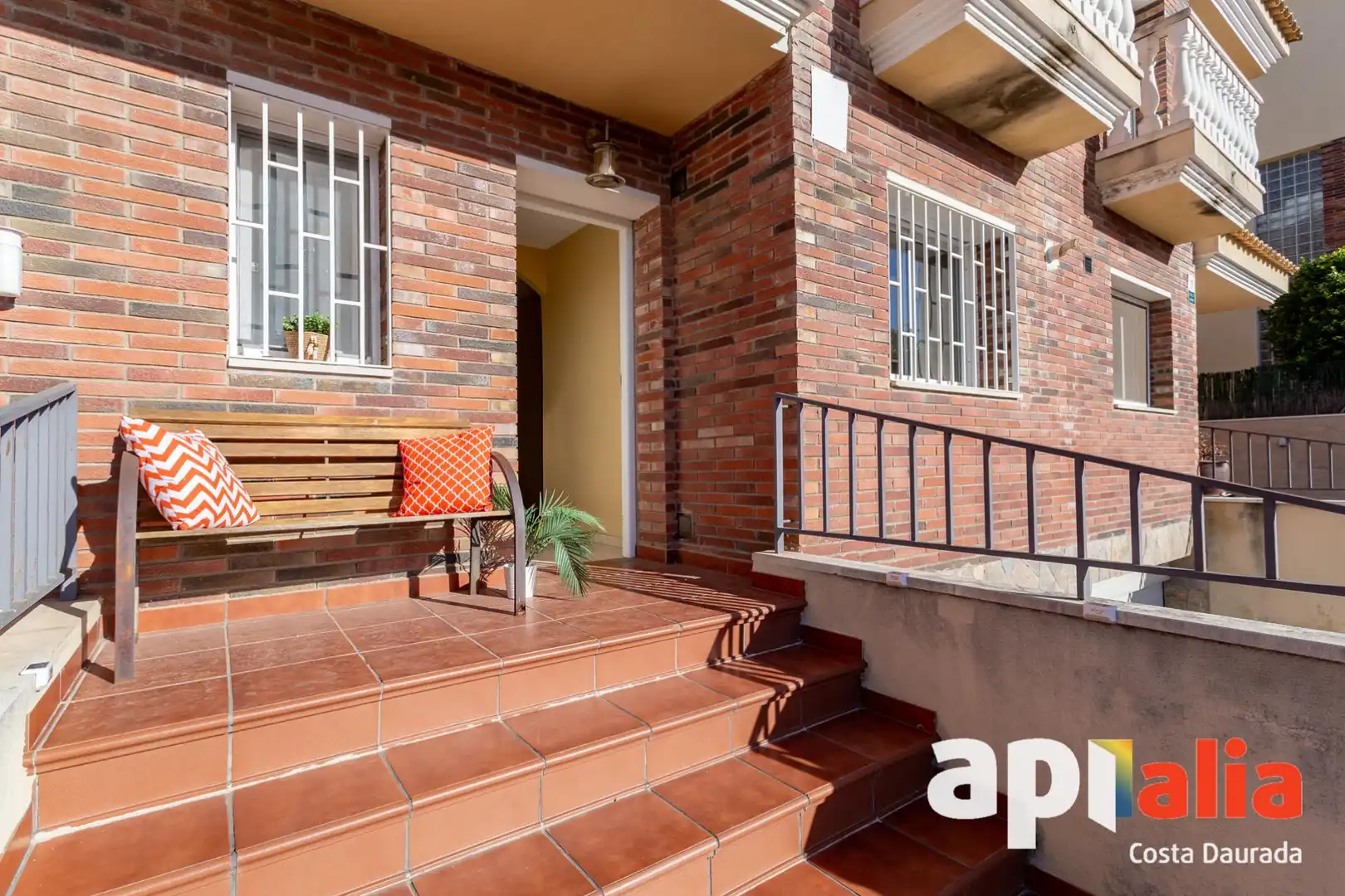 Vista exterior de Casa adosada en venta en Cambrils con Calefacción, Jardín privado y Terraza