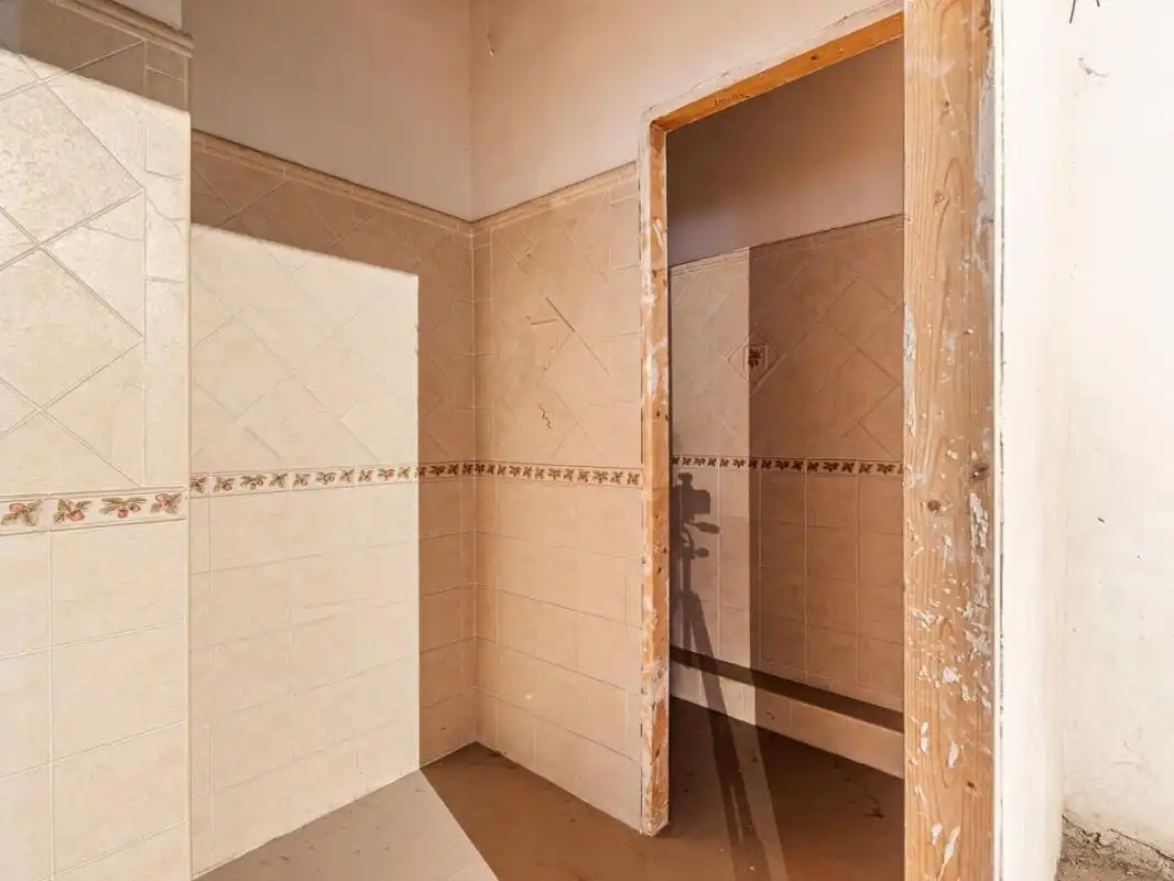 Bathroom of Commercial properties for sale in Coslada  with Heating and Terrace