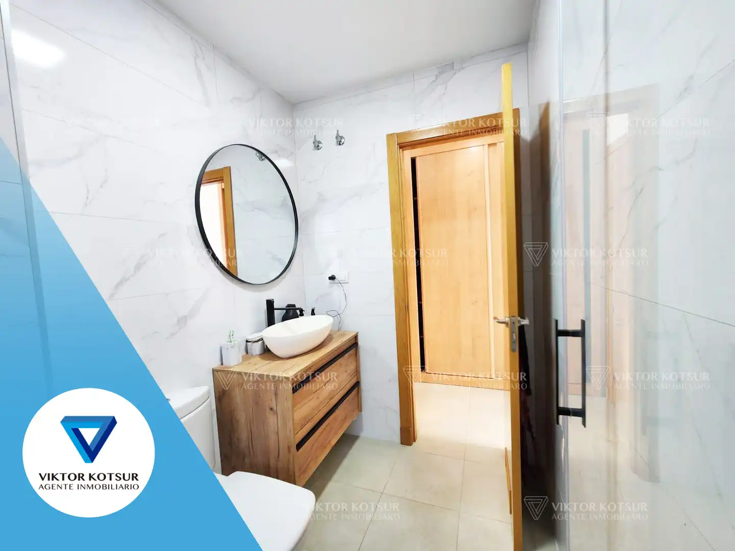 Baño de Piso en venta en Roquetas de Mar con Aire acondicionado, Calefacción y Terraza