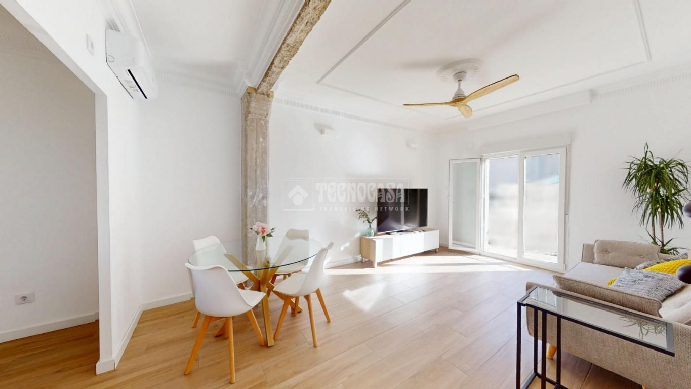 Sala d'estar de Pis en venda en  Valencia Capital amb Aire condicionat i Balcó