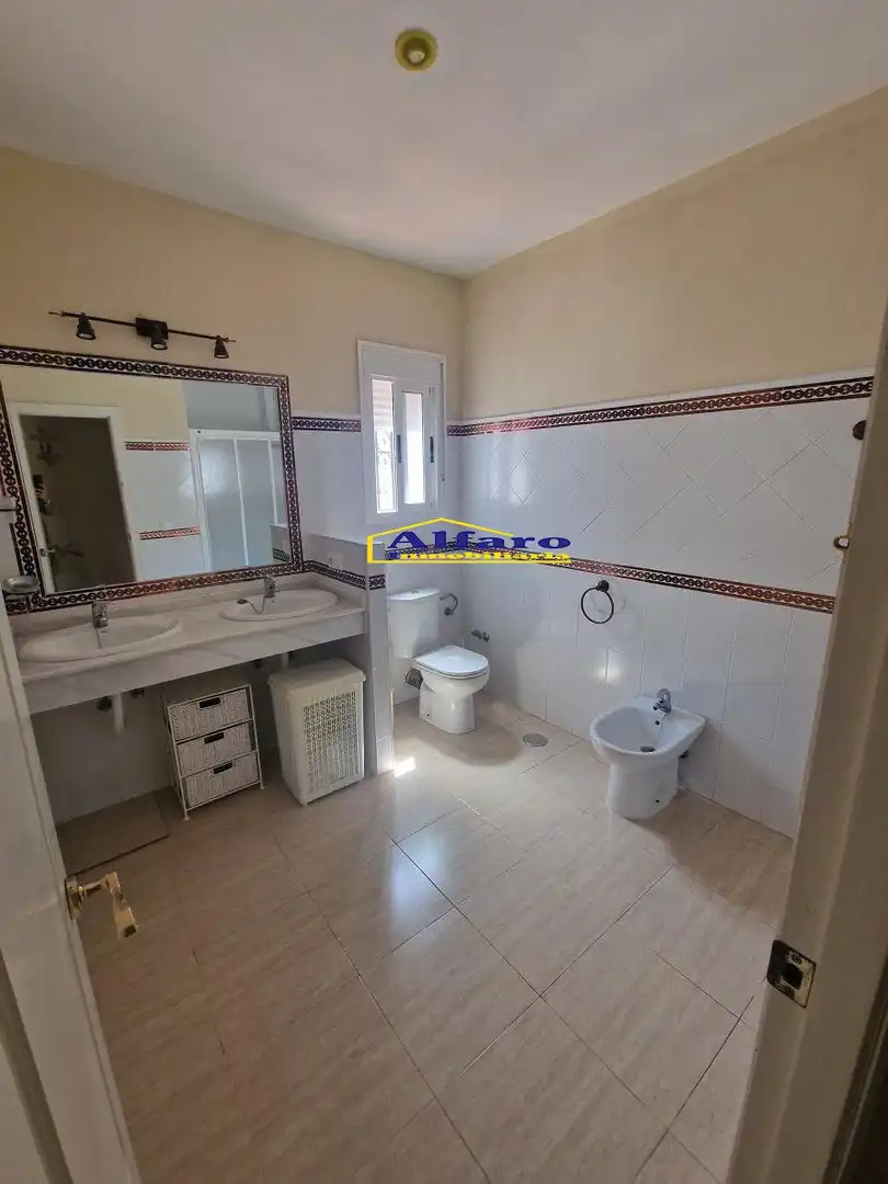 Bany de Casa o xalet en venda en Almonte amb Jardí privat, Terrassa i Traster